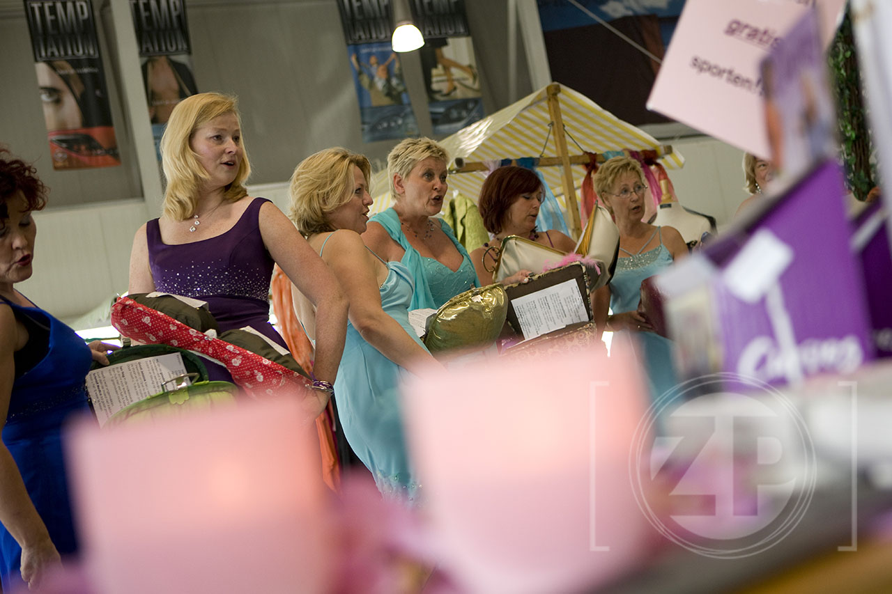 De Goodnight Ladies laten van zich horen tijdens de LifeStyle dagen bij Autobedrijf Groot Jebink.