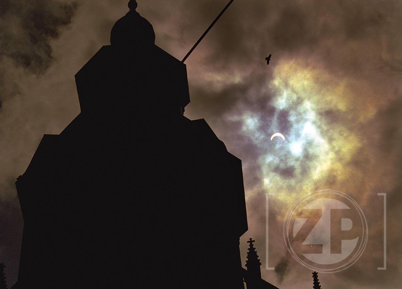 PVG.990811.01 Zutphen - Eclips boven Zutphen, Walburgtoren met de eclips..Foto: Patrick van Gemert.VP/ZB1 12-08-99