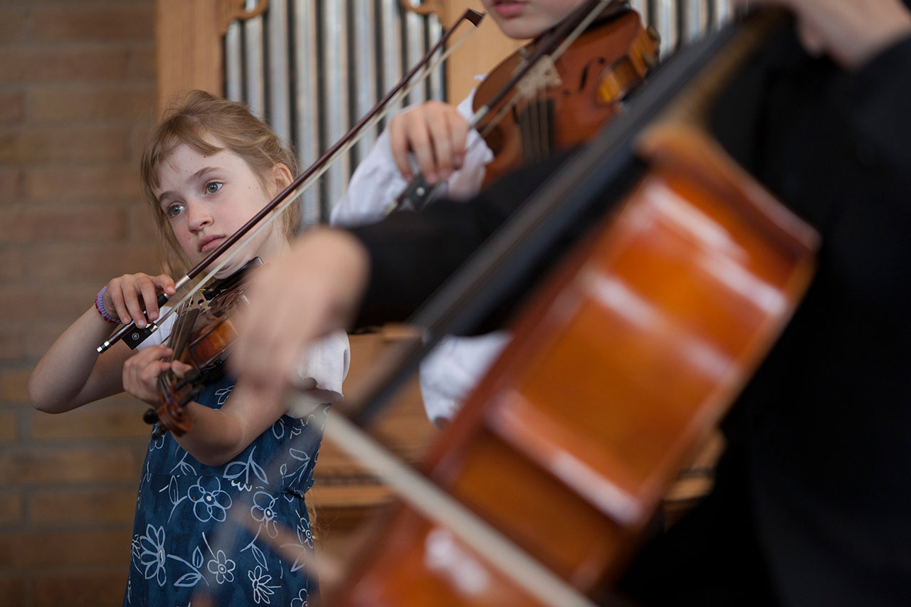 Rotary Kinderen voor Kinderen Klassiek laat kinderen kennis maken met klassieke muziek op een manier die kinderen aanspreekt, hen actief betrekt en van hoge kwaliteit is.