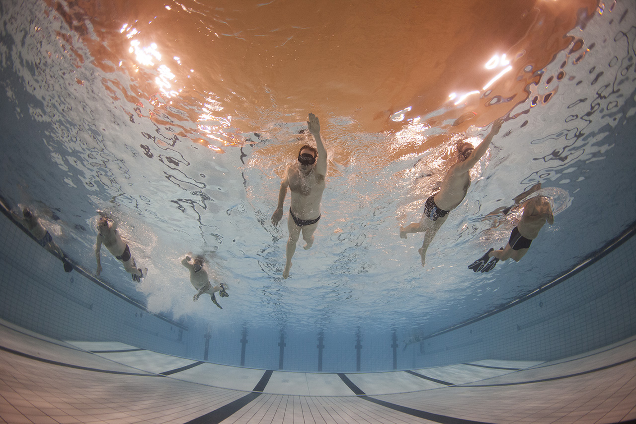 Onderwaterfotografie in het zwembad. ©2016 Patrick van Gemert