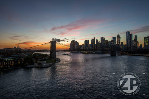 New York, zonsondergang op de Manhattan Bridge.